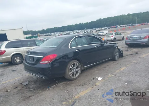 2015 Mercedes-Benz C 300 4Matic/Luxury 4Matic/Sport 4Matic z USA, uszkodzony, nr VIN 55SWF4KB3FU027460